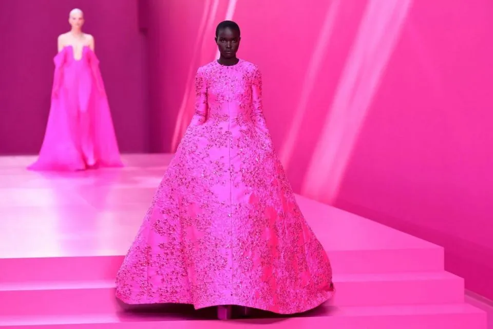 Fakta Menarik di Balik Koleksi Serba Pink Valentino di Paris Fashion Week 7 Fakta-fakta Pink Show Valentino di Paris Fashion Week