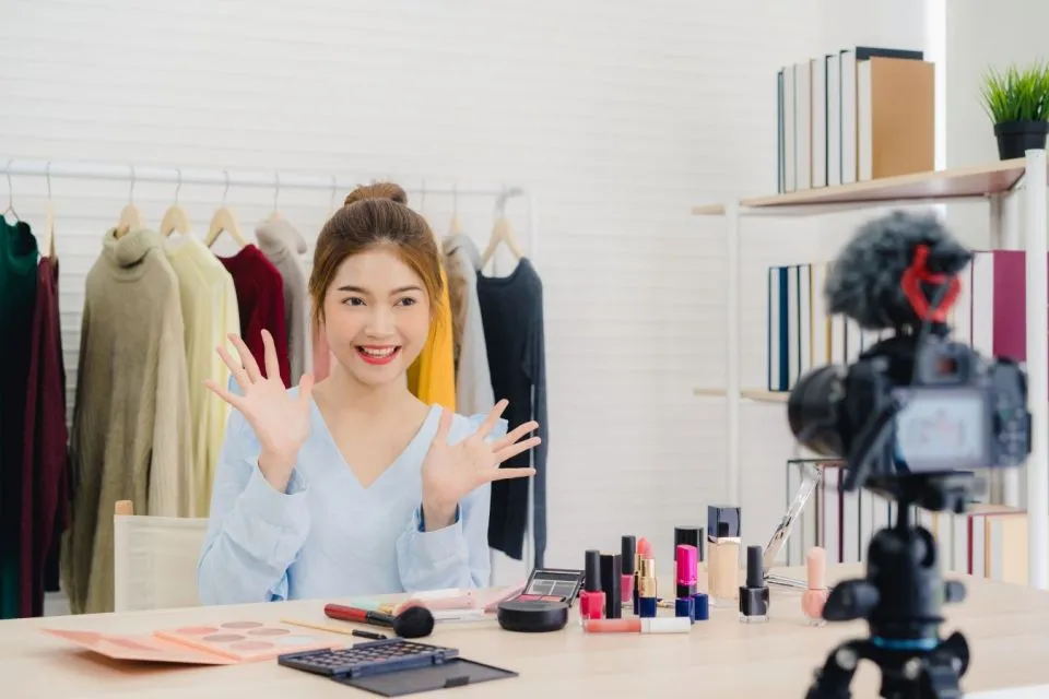 Wanita Bisa Ambil Andil dalam Hal Apa pun, Termasuk Buat Perubahan Positif di Dunia Maya 5 Beauty Influencer