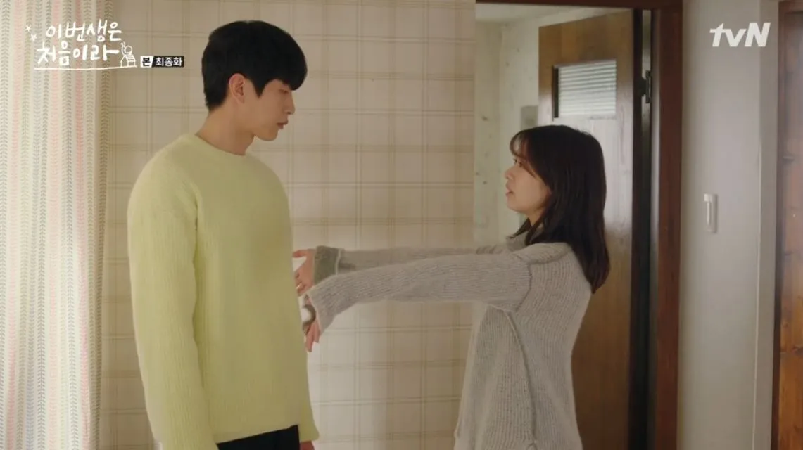 10 Rekomendasi Drama Korea Bertema Slice of Life. Ringan, tapi Bermakna! 12 Because This is My First Life