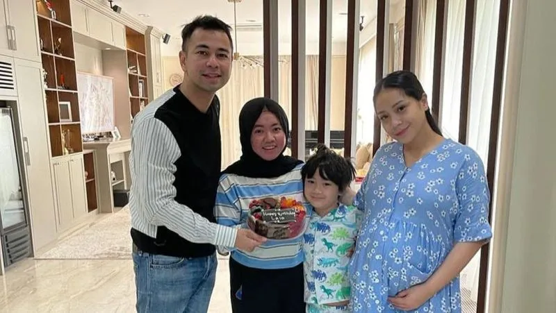 3 Artis yang Banjir Pujian karena Kuliahkan ART. Mulia Banget~ 7 Raffi Ahmad