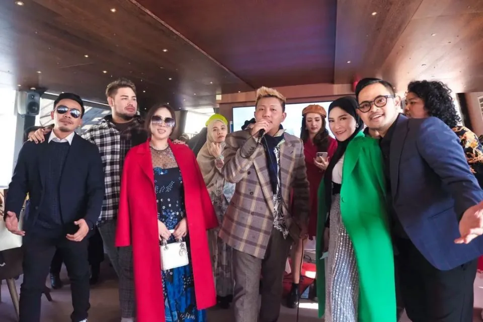 Denny Caknan Dangdutan di Paris, Kenalkan Musik Lokal ke Mancanegara 3 Denny Caknan tampil di Paris