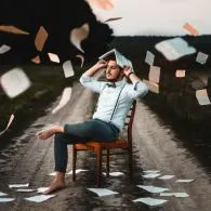 Biar Sendumu Tak Hanya Dipendam, Tuangkan Penggalan Perasaanmu di Tantangan Menulis Puisi #WorldPoetryDay2022