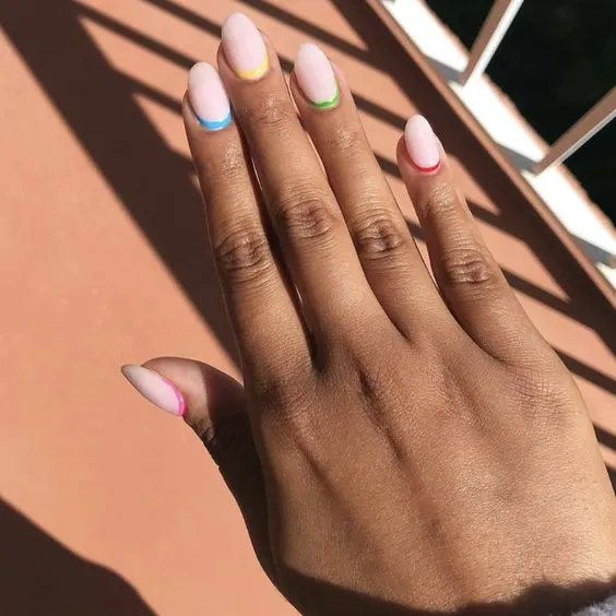 Ide Reverse French Manicure. Gaya Nail Art Cantik yang Lagi Banyak Peminatnya 16 inverted french manicure