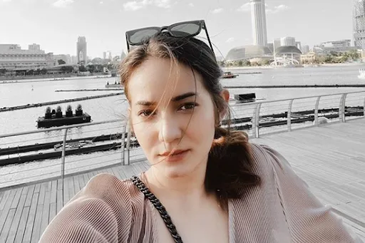 Profil Enzy Storia, Aktris Cantik Keturunan Polandia 4 pendidikan enzy storia