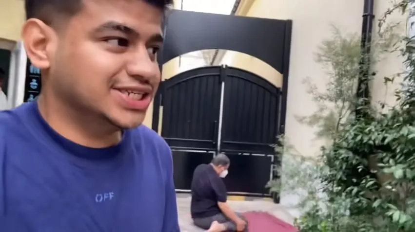 Tak ada Musala, Fadil Jaidi dan Ayah Pilih Salat di Pinggir Jalan Paris. Warganet Salut! 3 Fadil Jaidi