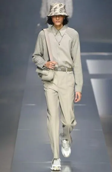 7 Potret Rizal Rama, Model Indonesia yang Tampil di Paris Fashion Week 2022 16 Rizal Rama