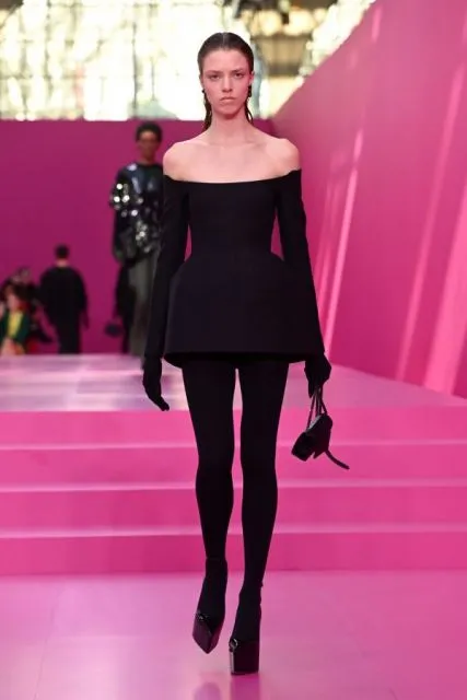 Fakta Menarik di Balik Koleksi Serba Pink Valentino di Paris Fashion Week 10 Fakta-fakta Pink Show Valentino di Paris Fashion Week