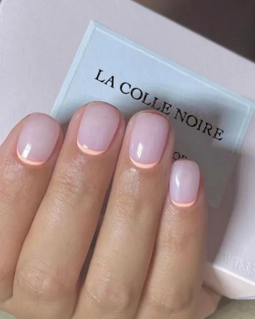 Ide Reverse French Manicure. Gaya Nail Art Cantik yang Lagi Banyak Peminatnya 14 reverse manicure