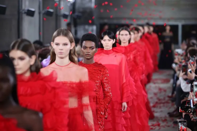 Fakta Menarik di Balik Koleksi Serba Pink Valentino di Paris Fashion Week 12 Fakta-fakta Pink Show Valentino di Paris Fashion Week