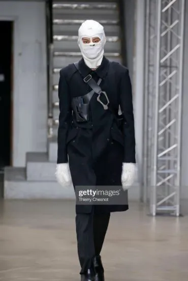 7 Potret Rizal Rama, Model Indonesia yang Tampil di Paris Fashion Week 2022 10 Heliot Emil