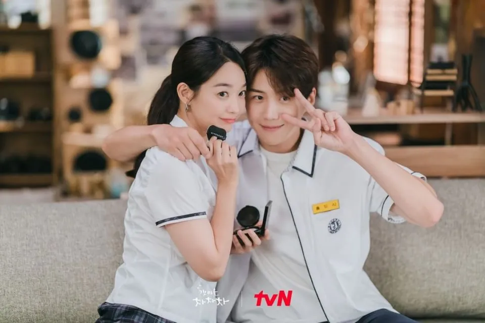 10 Rekomendasi Drama Korea Bertema Slice of Life. Ringan, tapi Bermakna! 14 Hometown Cha-Cha-Cha