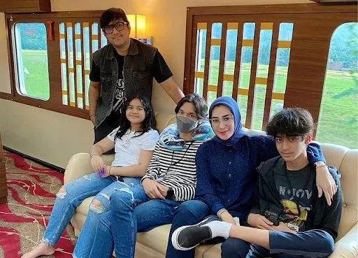 Profil & Biodata Andre Taulany, Vokalis yang Jadi Pelawak 5 pasangan andre taulany