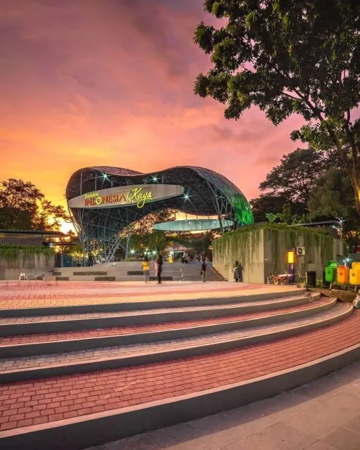 11 Tempat Ngabuburit di Semarang, Jadi Favorit Warga Lokal 14 Taman Indonesia Kaya
