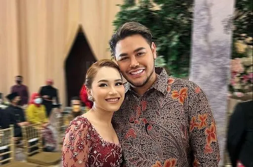 Profil Ayu Ting Ting dan Biodata, Pedangdut Depok Fenomenal 6 pasangan ayu ting ting