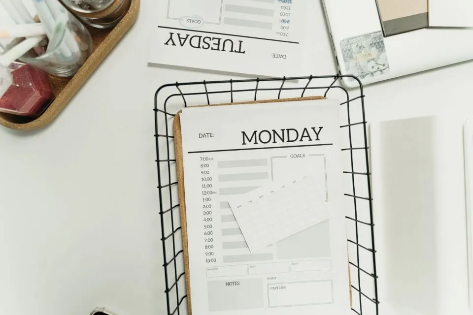 5 Tips Makan Sehat di Saat Lagi Sibuk. Otak Harus Sinkron sama Perut! 9 Jadwal harian to do list