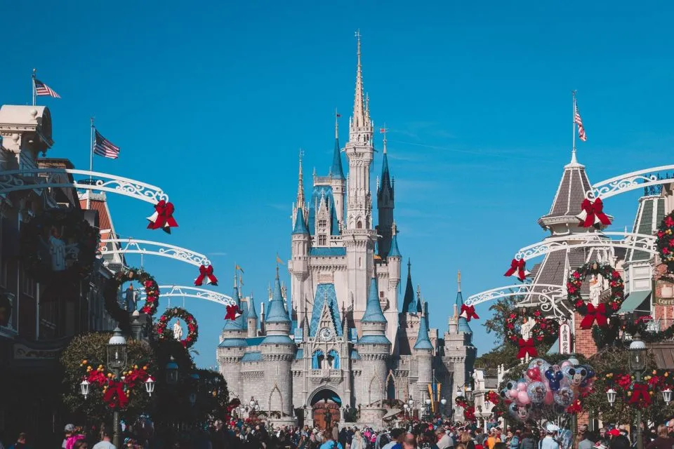 Walt Disney Tangguhkan Semua Bisnis di Rusia, Imbas Invasi ke Ukraina 3 Walt Disney Pilih Keluar dari Rusia, Semua Bisnis Ditangguhkan