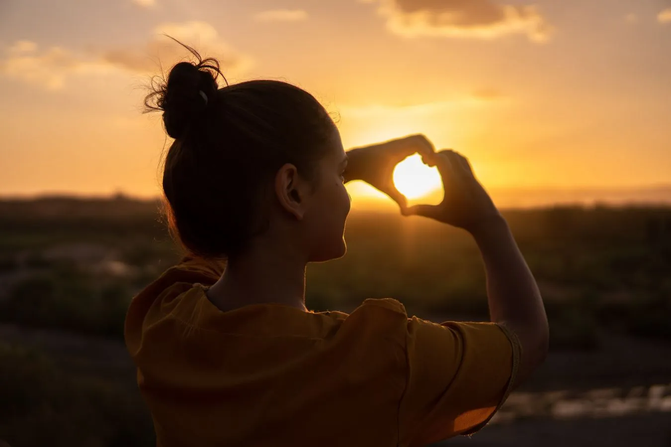 Cara Atasi Perasaan Gampang Jatuh Cinta, Pastiin Dulu Perasaanmu! 3 Pahami perasaan yang muncul