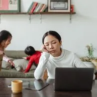 Sepak Terjangku Sebagai Penulis Freelance sambil Merawat Anak