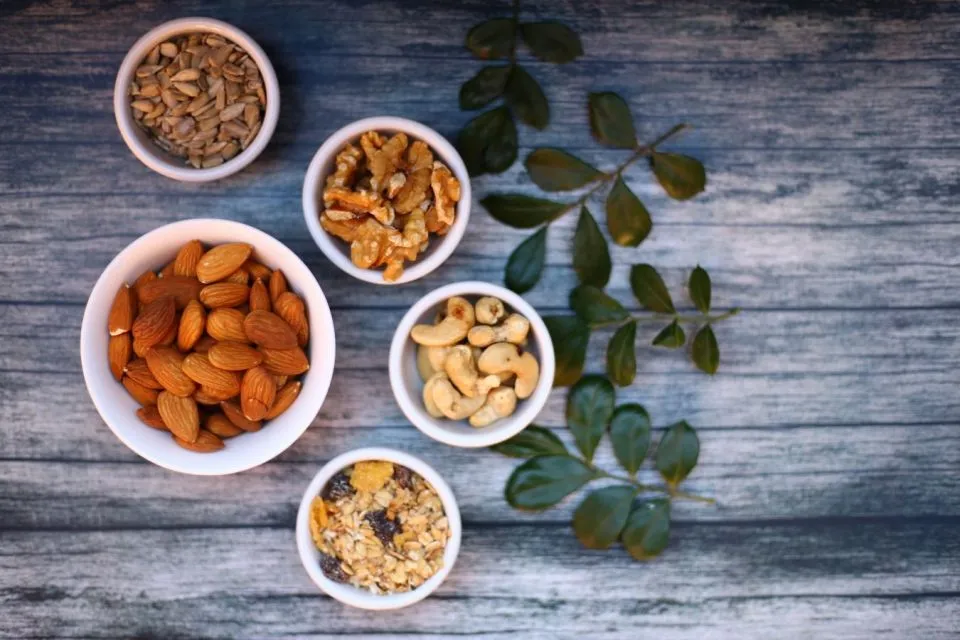 8 Trik Minum Kopi Pas Lagi Diet, Agar Berat Badan Nggak Malah Meroket 7 Aneka kacang dan buah kering sebagai camilan