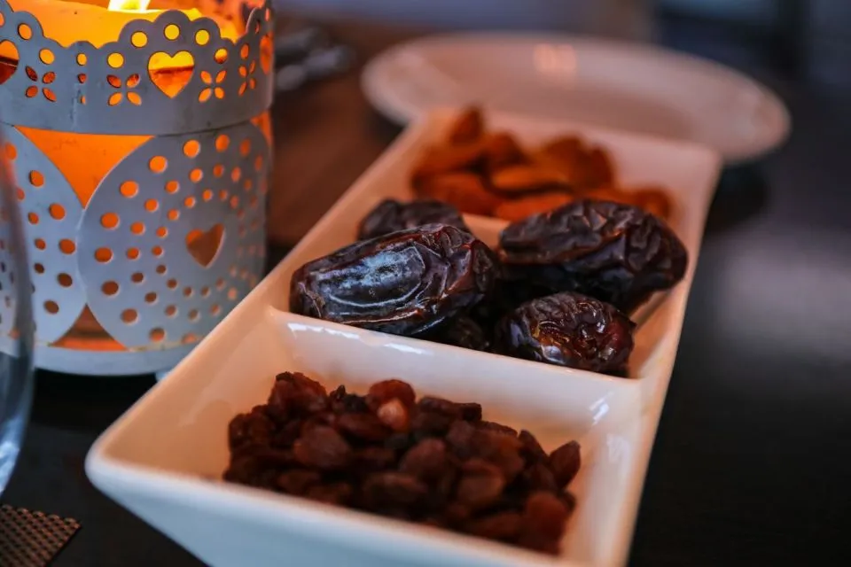 4 Tips Mengolah Kurma Biar Nggak Bosan Gitu-gitu Aja. Lebih Berselera! 8 Close up kurma
