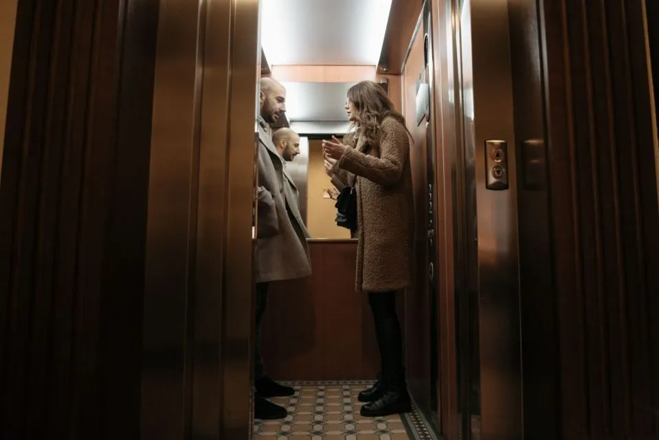 Tips Aman Saat Terjebak di Lift. Ini 7 Hal yang Boleh dan Jangan Dilakukan 10 tips aman saat terjebak di lift