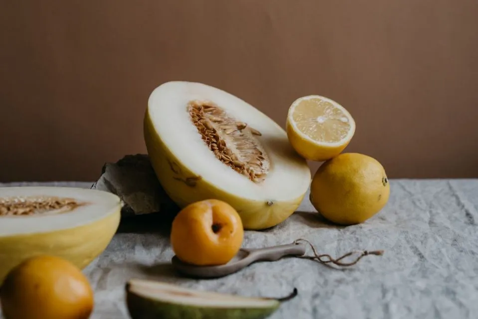 8 Tips Memilih Blewah yang Manis dan Segar. Cocok untuk Teman Takjil 11 Aroma blewah yang matang adalah harum dan sedikit musky