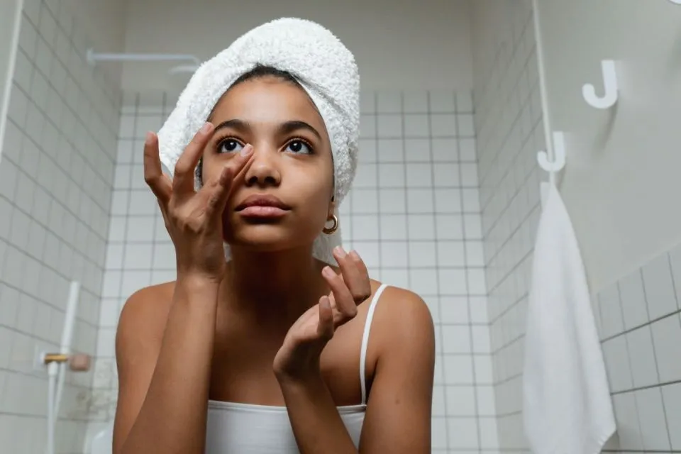 Tutorial Clean Makeup Look yang Viral di TikTok 7