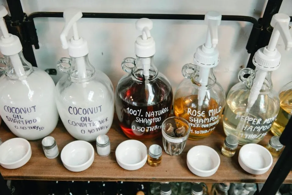 6 Kandungan yang Wajib Dihindari di Hair Care Kalau Kamu Berketombe 7 Kandungan yang perlu dihindari rambut berketombe