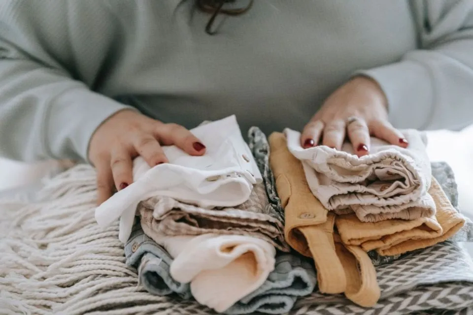 7 Tips Istirahat Sejenak saat Capek Belajar dan Menghafal. Fokus, Fokus! 13 Merapikan pakaian
