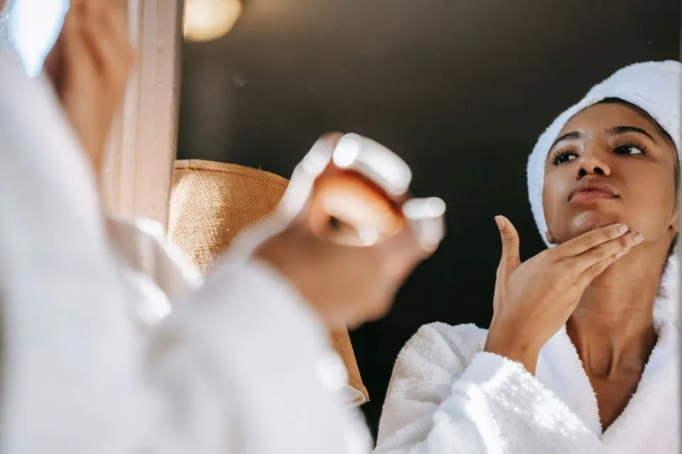 Cara Eksfoliasi Wajah Berminyak, Kering, Normal, dan Sensitif 8 cara eksfoliasi wajah