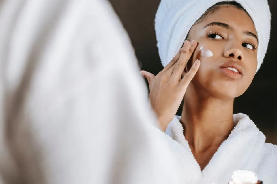 Tutorial Clean Makeup Look yang Viral di TikTok 6 Cara pakai buat clean make-up look