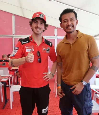 11 Potret Artis Nonton MotoGP Mandalika. Ada Tiara Andini sampai Rio Dewanto 15 Rio Dewanto