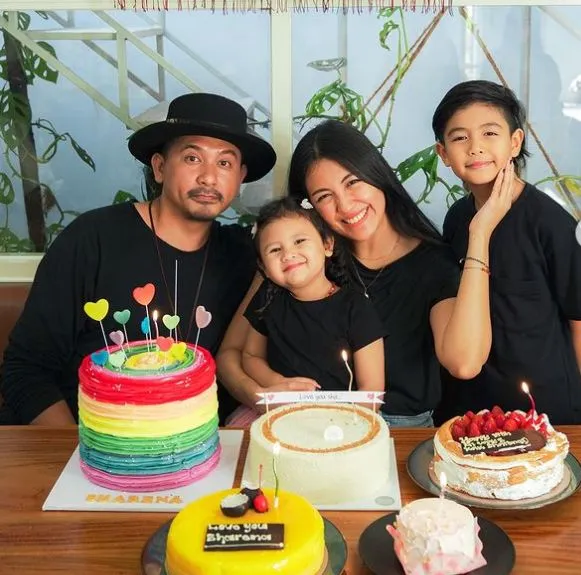 Usai Negatif Covid-19, Sharena Disambut Perkembangan Anak yang Berani Tidur Tanpanya 3 Sharena Delon