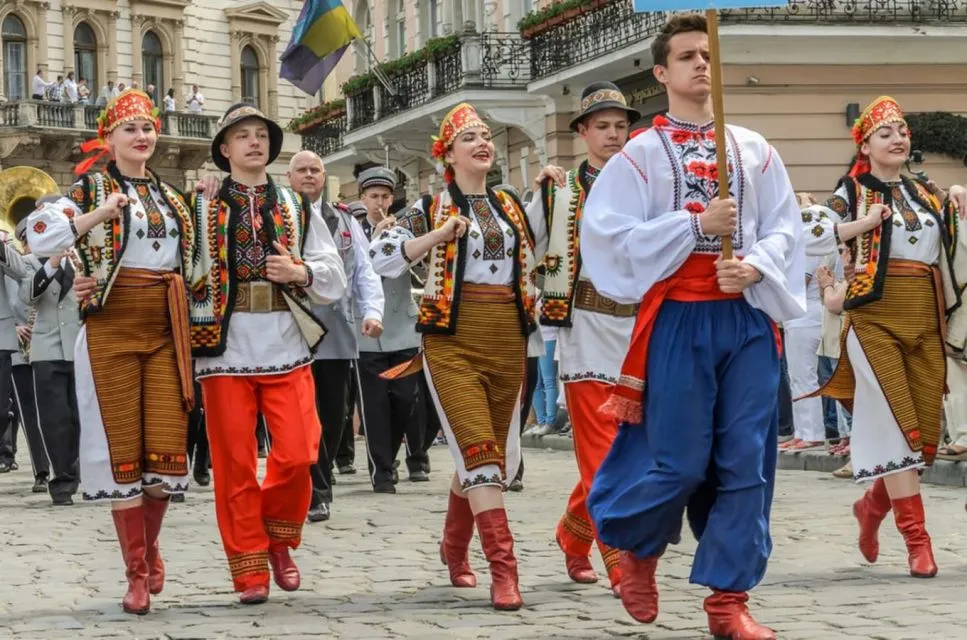 Mengenal Vyshyvanka, Baju Khas Ukraina dengan Bordir yang Khas 5 Mengenal Vyshyvanka, pakaian khas Ukraina