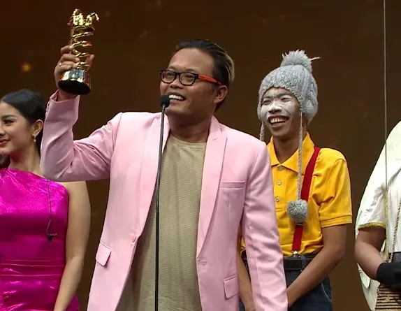 Sule Menang Penghargaan Komedian Terfavorit pada Ajang Comedy Awards 2022 2 Sule menang penghargaan