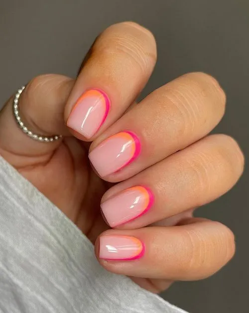 Ide Reverse French Manicure. Gaya Nail Art Cantik yang Lagi Banyak Peminatnya 24 reverse french manicure