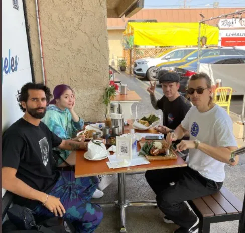 9 Artis Luar Negeri yang Punya Makanan Indonesia Favorit. Apa Saja? 10 Yellow Claw