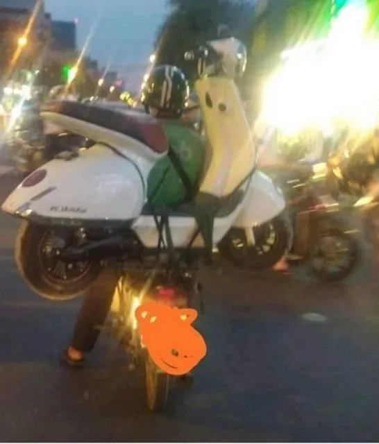 11 Potret Driver Ojol Dapat Orderan Absurd dari Pelanggan. Namanya Juga Berjuang~ 13 Kenapa nggak pakai mobil angkut aja