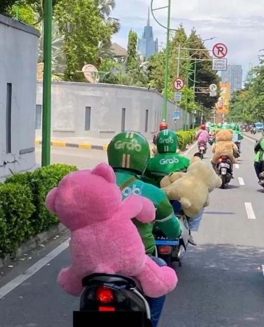 11 Potret Driver Ojol Dapat Orderan Absurd dari Pelanggan. Namanya Juga Berjuang~ 15 Pasukan uwu menuju kostan ayang