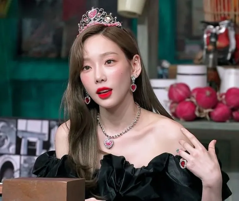 Kalung Seharga 12 Ribuan ini Laku Keras Gegara Diviralkan Han So Hee dan Taeyeon SNSD 6 taeyeon viral pakai kalung daiso