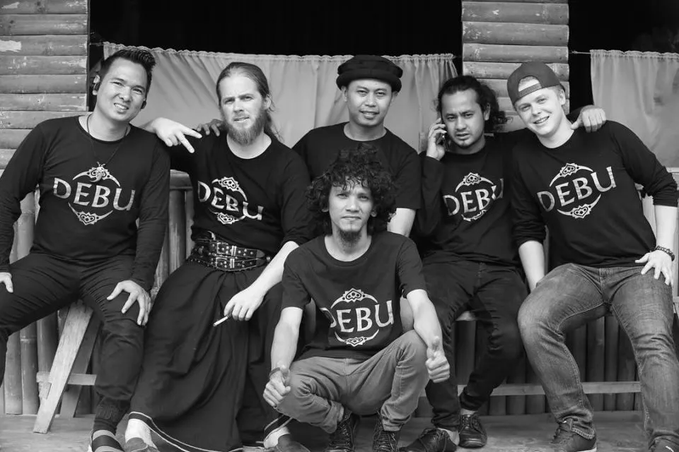 Grup Musik Debu dan Kru Alami Kecelakaan Maut di Tol Probolinggo, 2 Orang Tewas 5 debu