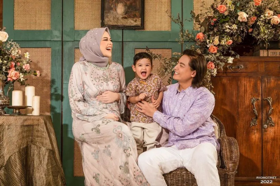 Cut Meyriska Melahirkan Anak Kedua, Roger Danuarta Ungkap Nama Indahnya 4 Cut Meyriska melairkan anak kedua