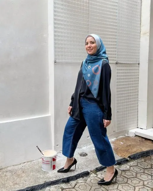 Ide Padu Padan Hijab Segi Empat Motif yang Jadi Tren Ramadan 2022 ala Seleb 11 padu padan hijab segi 4 motif