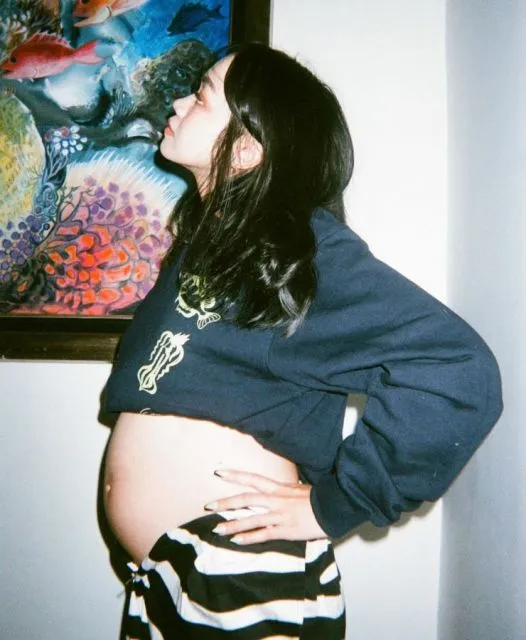 8 Potret Stylish Fathia Izzati Saat Hamil. Tetap Aktif Manggung dengan Baby Bump 12 Baby bump Fathia Izzati