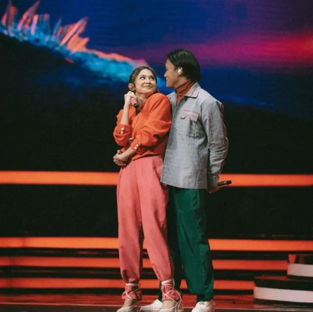 Ide OOTD Couple ala Mahalini Raharja dan Rizky Febian. Serasi Tanpa Seragaman 11 ootd couple ala mahalini dan rizky febrian