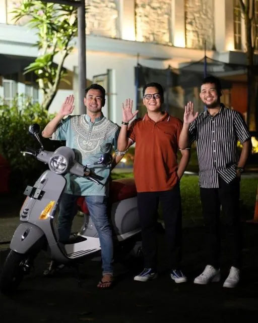Arief Muhammad Bagi-Bagi Hamper 100 Motor Vespa, Raffi Ahmad Kecipratan 4 raffi ahmad vespa arief muhammad