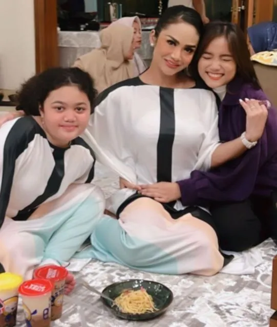 9 Momen Syukuran Rumah Thariq Halilintar, Krisdayanti dan Keluarga Fuji Datang 14 rumah thariq