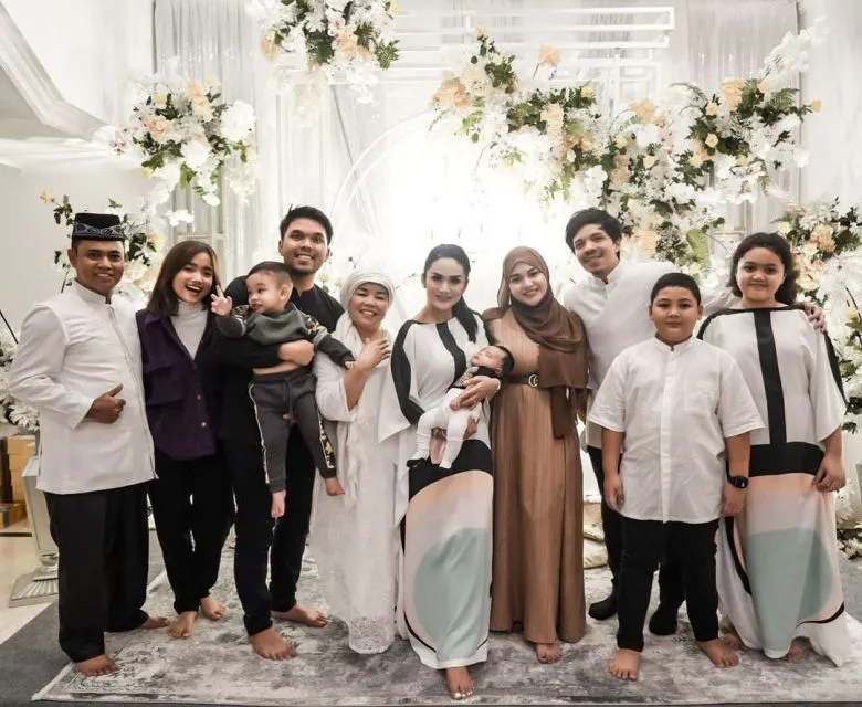 9 Momen Syukuran Rumah Thariq Halilintar, Krisdayanti dan Keluarga Fuji Datang 11 syukuran rumah thariq