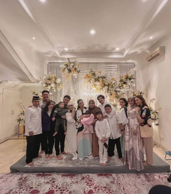 9 Momen Syukuran Rumah Thariq Halilintar, Krisdayanti dan Keluarga Fuji Datang 12 rumah baru thariq