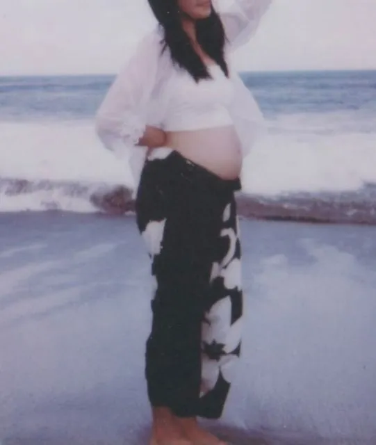 8 Potret Stylish Fathia Izzati Saat Hamil. Tetap Aktif Manggung dengan Baby Bump 15 Baby bump Fathia Izzati